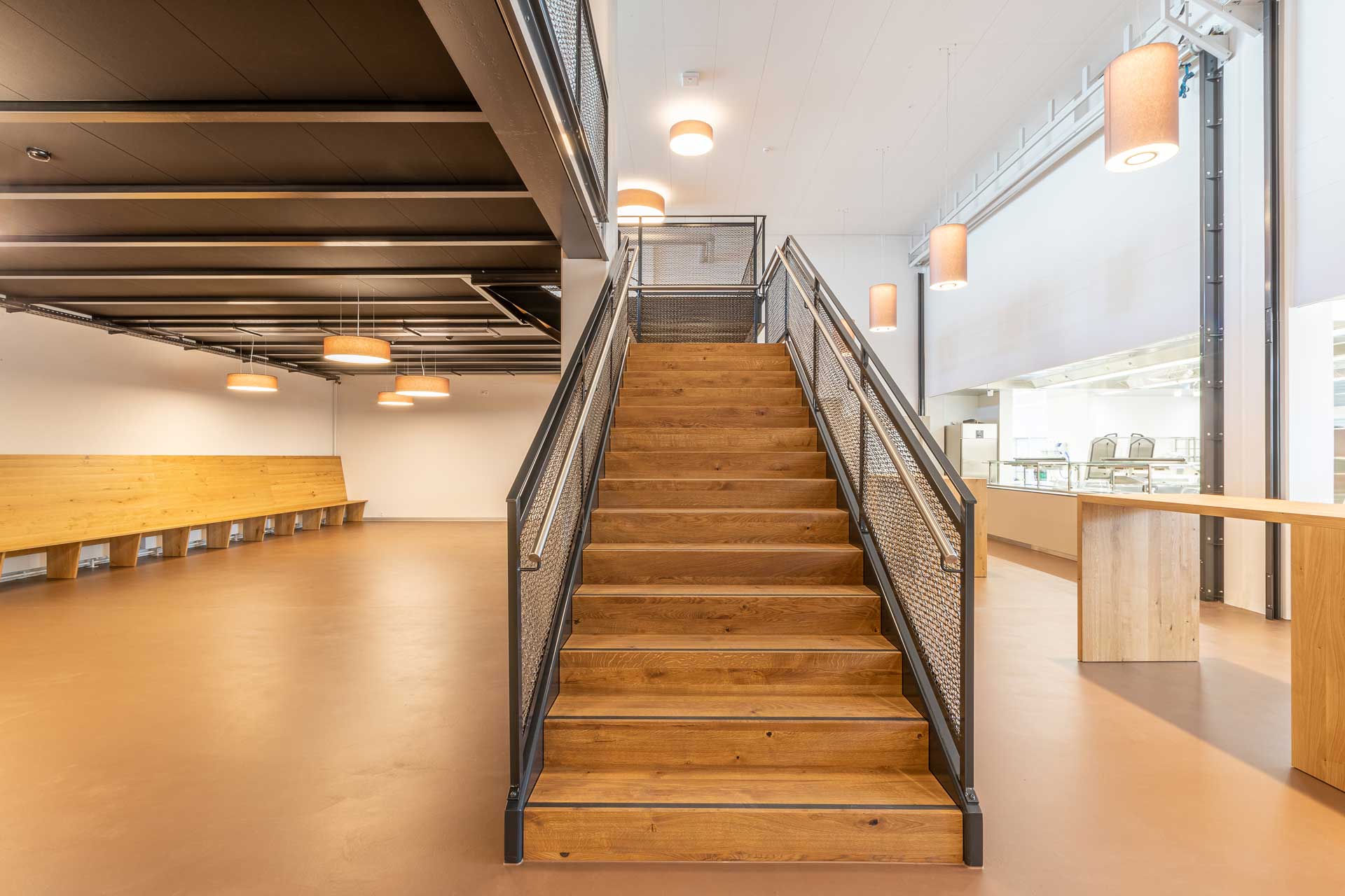 Totalumbau Mitarbeiter­restaurant Emmi 1