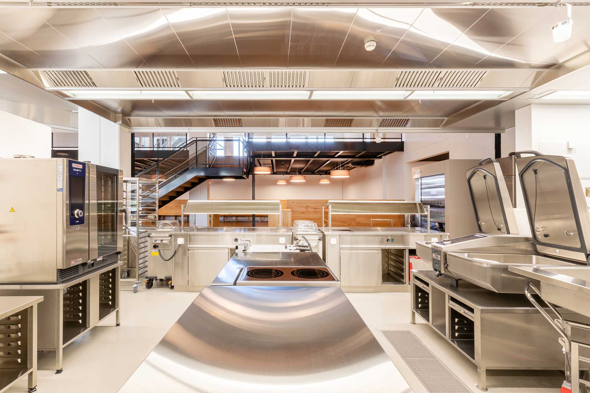 Totalumbau Mitarbeiter­restaurant Emmi 4